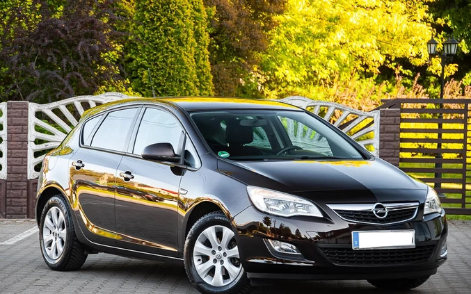 Opel Astra cena 29900 przebieg: 170000, rok produkcji 2012 z Bierutów małe 596